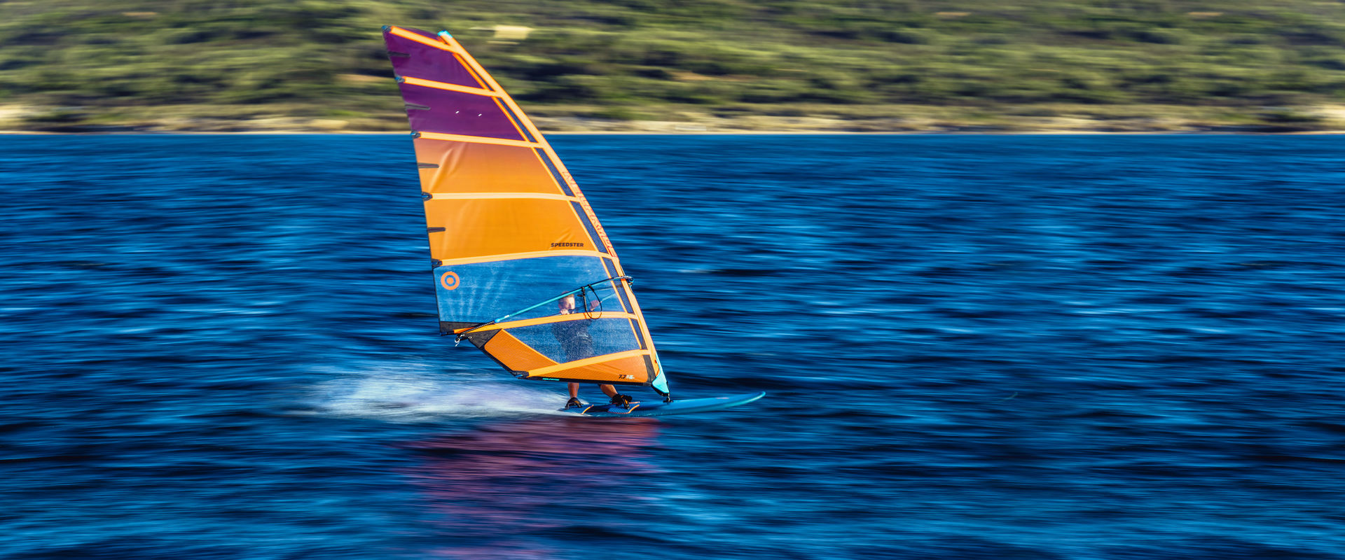Windsurf a vízen